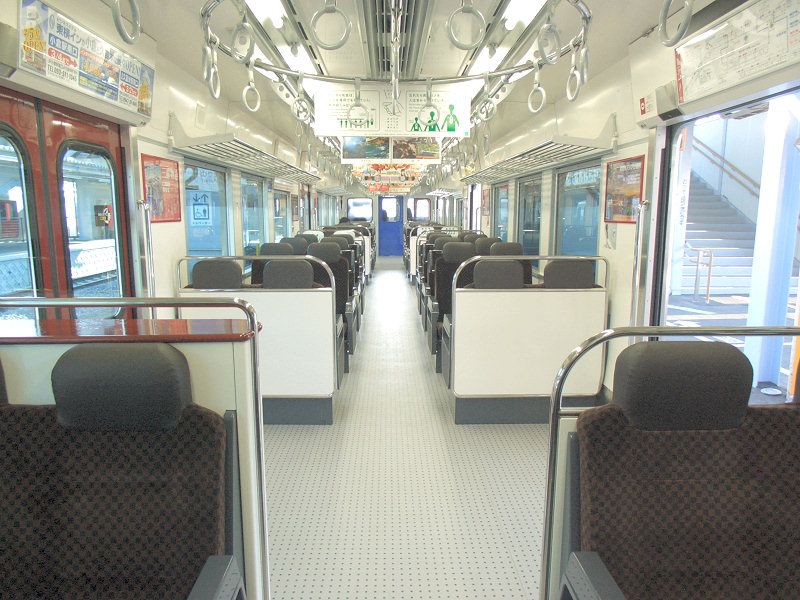 File:813-1100 kuha812-1101 interior 20070212.jpg