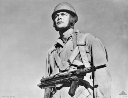 File:Australian paratrooper with Austen gun.jpg