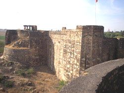 File:Bhuragarh fort front.jpg