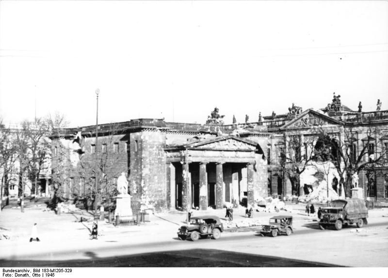 File:Bundesarchiv Bild 183-M1205-329, Berlin, die Neue Wache.jpg