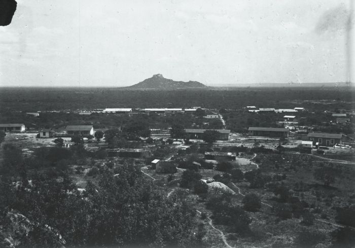 File:COLLECTIE TROPENMUSEUM Gezicht over Dodoma TMnr 60031828.jpg