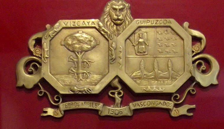 File:Emblem in Bronze der Ferrocarriles Vascongados.jpg