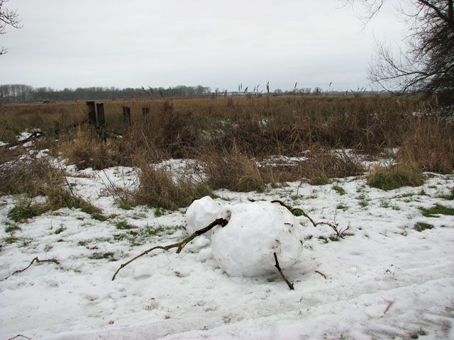 File:Melting snowman - geograph.org.uk - 1658502.jpg