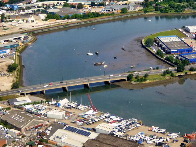 File:River Itchen, Northam Bridge (geograph 5049896).jpg