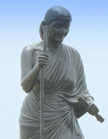 File:Statue of Avvaiyar (cropped).jpg