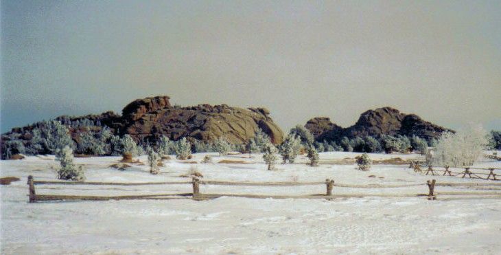 File:Vedauwoo Rocks in winter.jpg