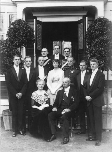 File:Wersäll Family 1918.jpg