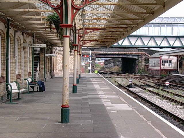 File:Workington railway station 2005 ET.jpg