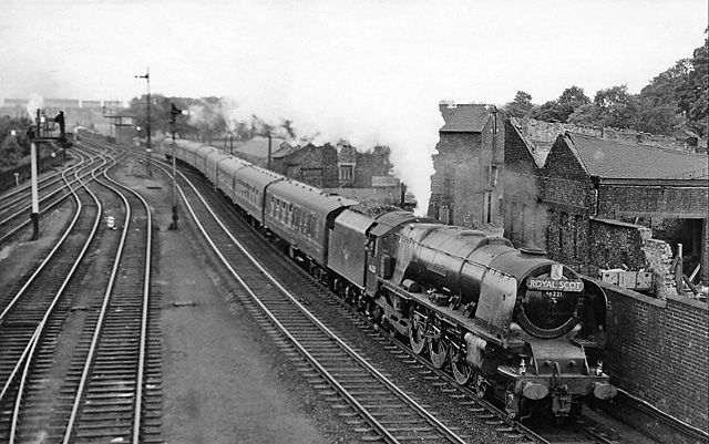 File:Carlisle railway station 2051096 fc178373.jpg