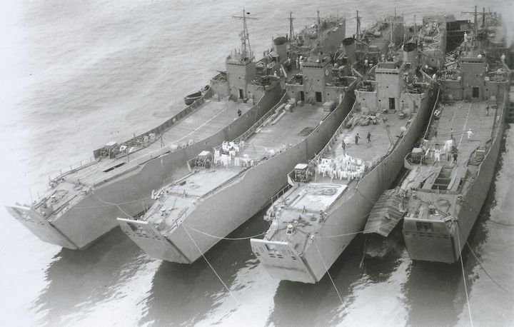 File:Four Japanese No101-class landing ships.jpg