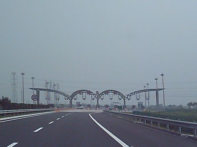 File:Jinji Expressway Tianjin TollGate.jpg