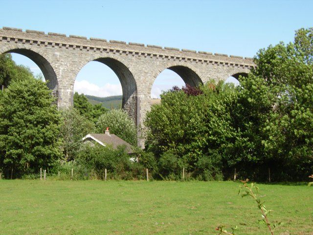 File:Knucklas viaduct - geograph.org.uk - 233752.jpg