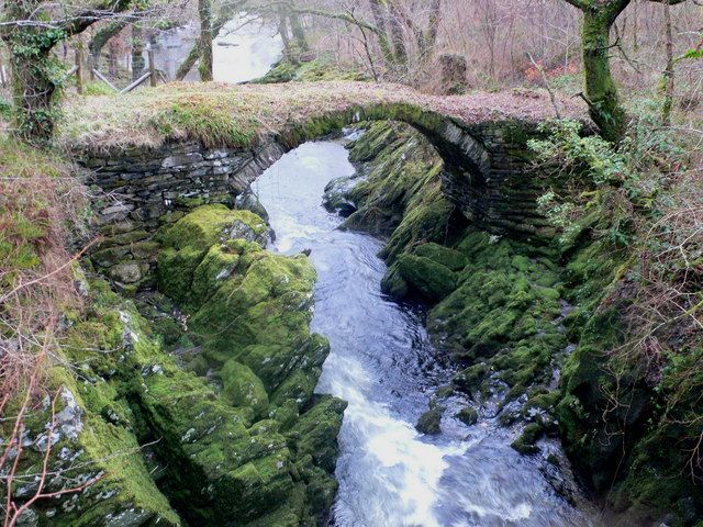 File:Pont Rhyd-y-Gynnen - geograph.org.uk - 1130499.jpg