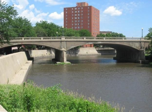 File:8th St. Bridge Sioux Falls 1.jpg