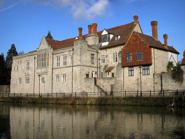 File:Archbishops Palace-by-Stephen-Nunney.jpg