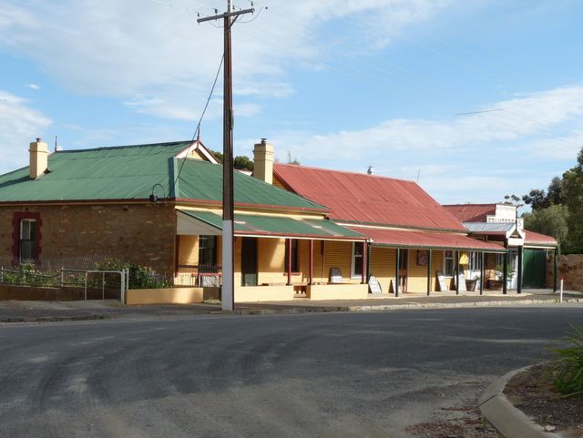 File:Farrell Flat shops.JPG