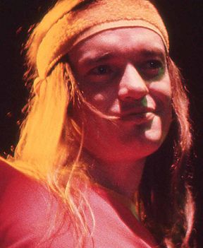 File:Jaco Pastorius with bass 1980 (cropped).jpg