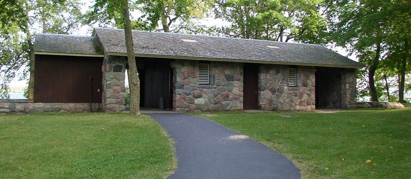 File:LakeCarlosStateParkBathHouse.jpg