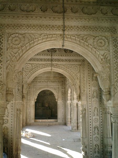 File:Maheshwarfort coolspark.jpg