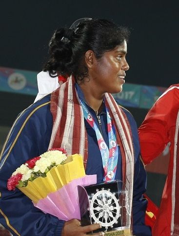 File:Nadeesha Of Srilanka With Silver (cropped).jpg