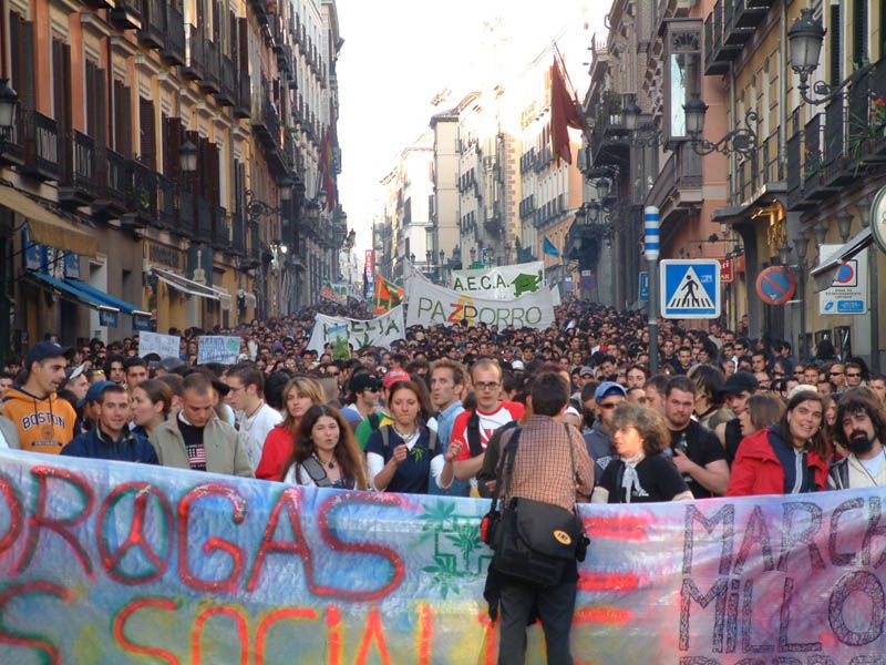 File:Protests Madrid 2004 2.jpg