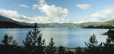 File:Whiskeytown Lake nps.jpg