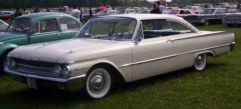 File:1961 Ford Starliner.jpg