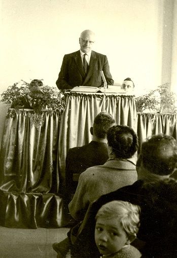 File:A Trocme speaking France.jpg