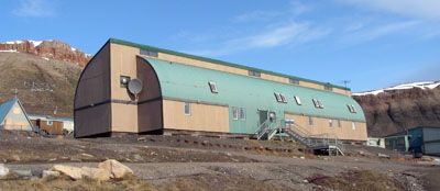 File:Arctic-bay-health-centre.jpg