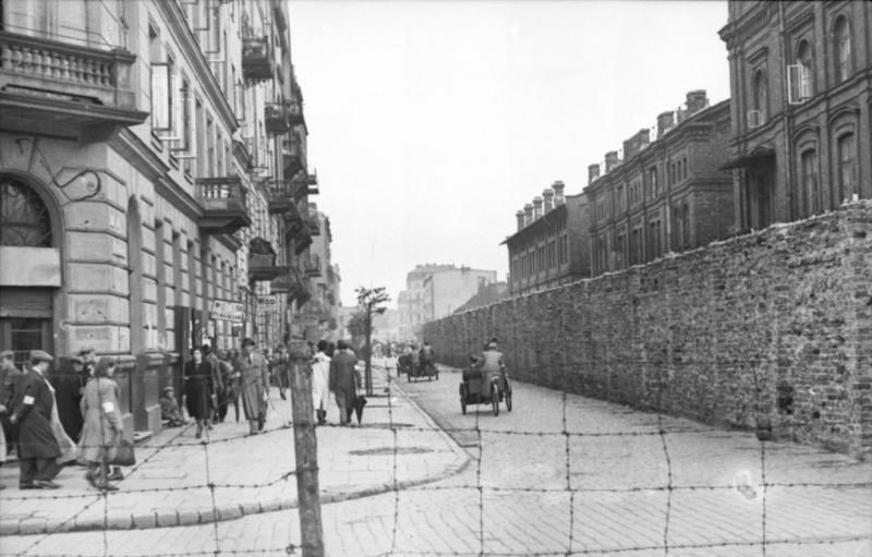 File:Bundesarchiv Bild 101I-270-0298-07, Polen, Ghetto Warschau, Mauer.jpg