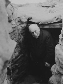 File:George Lansbury at Skara Brae, 1929.jpg