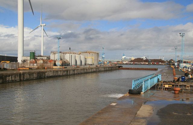 File:Langton entrance lock, Liverpool Docks (geograph 2062859).jpg