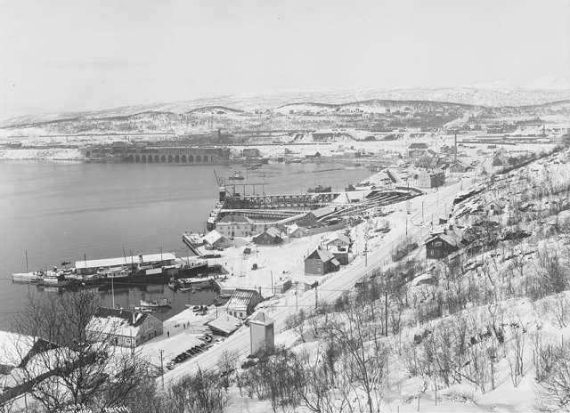 File:Narvik 1924 with iron harbor.jpg