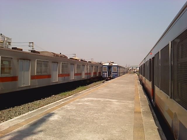 File:PNR Tutuban Platform 2.jpg