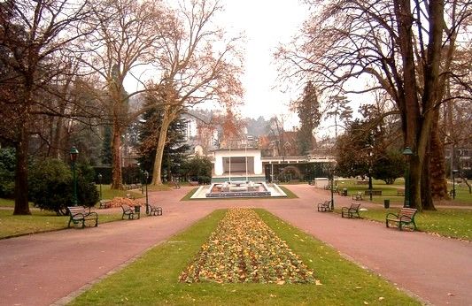 File:Parc floral des Thermes aix-les-bains 1.jpg