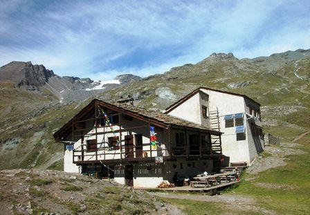 File:Refuge d'avérol.jpeg