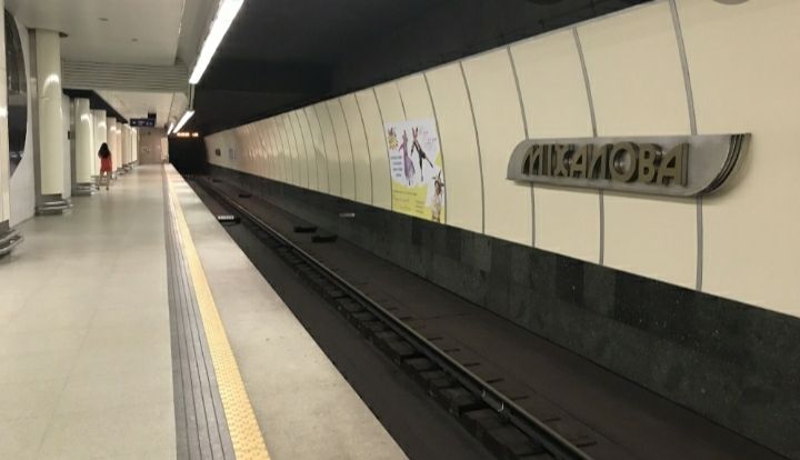 File:StantsiyaMetro Mikhalovo(Miensk).jpg