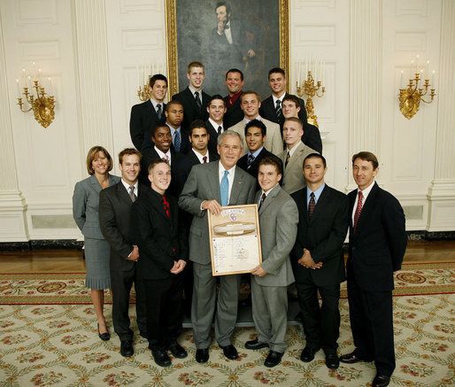 File:UO men's gymnastics at the WH.jpg