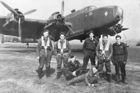 File:466 Sqn Halifax crew.jpg