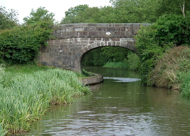 File:Bridge No. 34, Caldon Canal.jpg