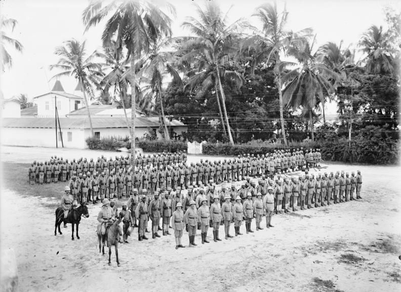 File:Bundesarchiv Bild 105-DOA3056, Deutsch-Ostafrika, Askarikompanie.jpg