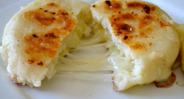 File:Colombian Arepas with cheese .jpg