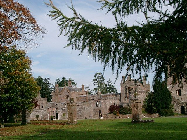 File:Hoddom Castle - geograph.org.uk - 31411.jpg