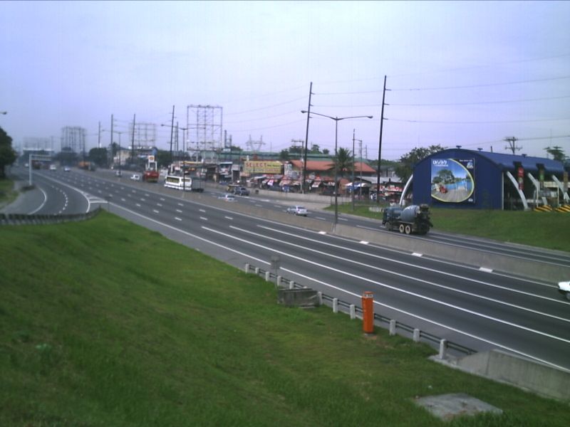 File:North Luzon Expressway from Valenzuela Exit.jpg