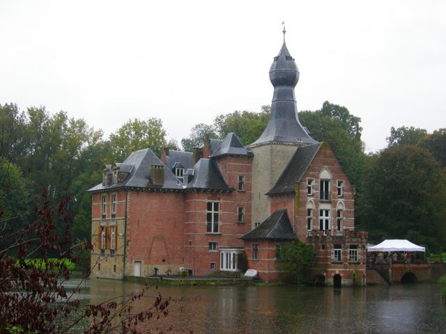 File:Rivieren Castle.jpg