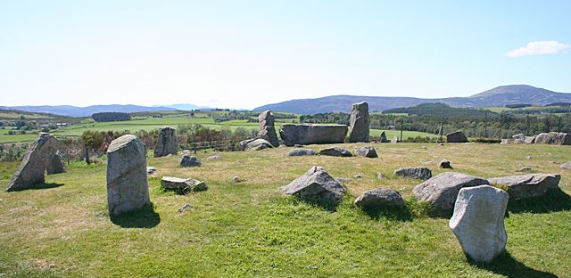 File:Tomnaverie Stone Circle (geograph 2438796) (cropped).jpg