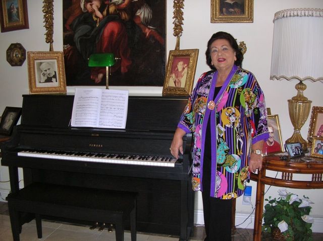 File:Virginia Zeani, "Teacher of the Year 2010".jpg