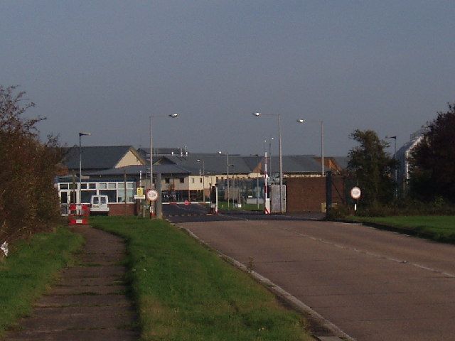 File:Yarlswood IDC - geograph.org.uk - 78530.jpg