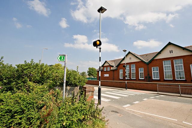 File:Abram Bryn Gate CP School.jpg