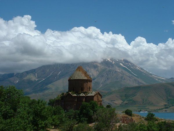 File:Akdamar and mountain.jpg